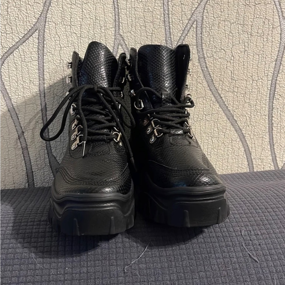 Boots - Picture 3 of 3
